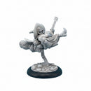 Discworld Miniatures | Nanny Ogg on Broom (1)